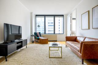 Sutton Place 2BR w Gym Pool DM nr Central Pk NYC-464 - New York - 0