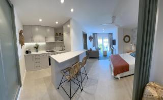 Espectacular estudio en Puerto Cabopino RECIEN REFORMADO - Marbella - 0