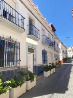 Las Flores Apartments - 3