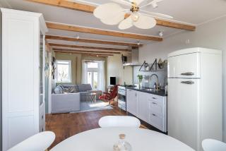 Uniek verblijf in herenhuis, eigen appartement op de tweede etage van ons huis - 0