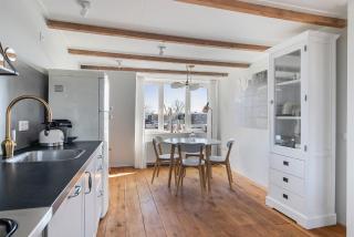 Uniek verblijf in herenhuis, eigen appartement op de tweede etage van ons huis - 3