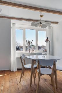 Uniek verblijf in herenhuis, eigen appartement op de tweede etage van ons huis - 2