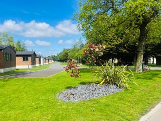 Lotus Lodge with Hot Tub - 7