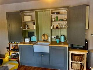 The BeeKeepers - Homely Luxurious Self Catering - 3
