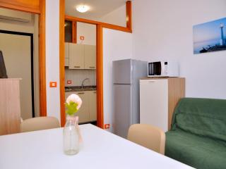 Cozy flat with sunlit balcony retreat - Beahost - Bibione - 8