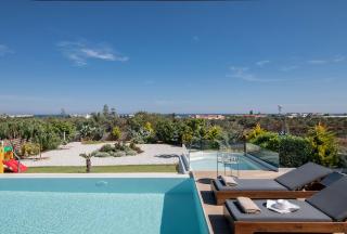 Alba Bianca Villa, Family Retreat with Heated Pool By ThinkVilla - Hersonissos - 9