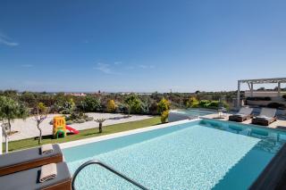 Alba Bianca Villa, Family Retreat with Heated Pool By ThinkVilla - 2