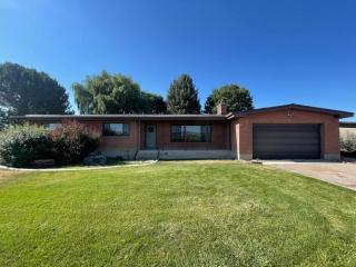 Nine Mile’s Farmhouse Retreat - 0