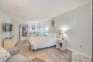 Balcony and Resort Amenities at Myrtle Beach Condo! - Myrtle Beach - 8