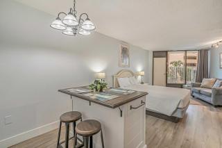 Balcony and Resort Amenities at Myrtle Beach Condo! - Myrtle Beach - 3