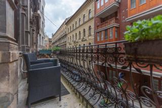 Spacious & Cozy Downtown Apartment with Balcony - Budapest - 4