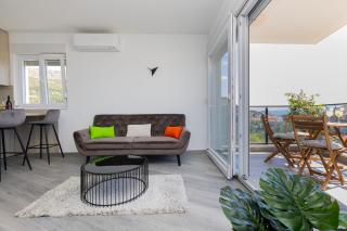 Luxury apartments Shine&Roze with sea view&parking near beach - Podstrana - 2