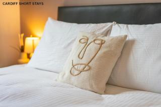 Luxury Stadium Place - Fast Wifi - Free Parking - Cardiff - 2