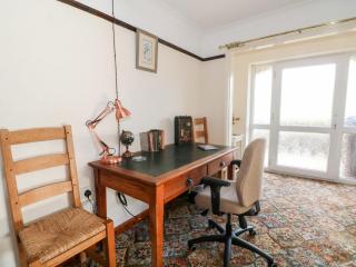 Hawksbridge Bungalow - 4