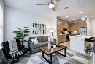 Southtown Modern Pool Netflix Coffee Tea - San Antonio - 8