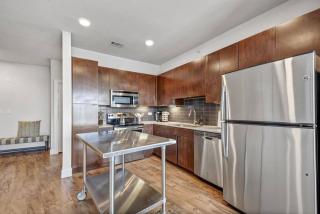2BR Airy Getaway Near Downtown Pool Gym - San Antonio - 4