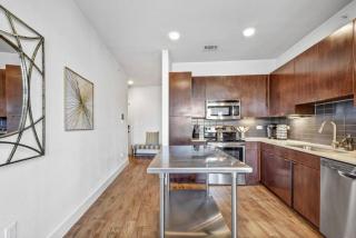 2BR Airy Getaway Near Downtown Pool Gym - San Antonio - 2