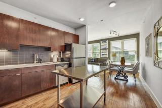 2BR Airy Getaway Near Downtown Pool Gym - San Antonio - 1