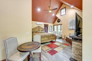 Blissful Broken Bow Studio Fire Pit and Jacuzzi Tub - 3