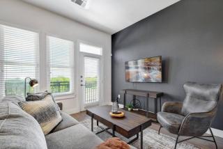 Spacious Studio Close to Riverwalk Free Parking - San Antonio - 4