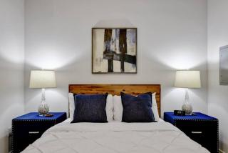 Escape at a Stylish Apartment near Downtown - San Antonio - 8