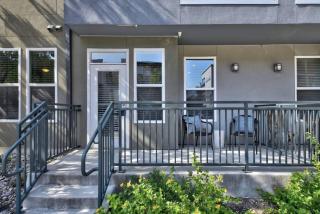 Escape at a Stylish Apartment near Downtown - San Antonio - 1