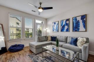 Experience Downtown Studio Near River Walk - 4