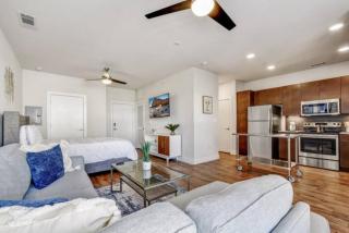 Experience Downtown Studio Near River Walk - San Antonio - 1