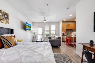 Luxurious Studio, Work from Home, Wifi, Riverwalk - San Antonio - 2