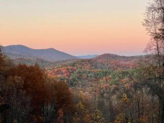 Luxe Escape - Modern Getaway Cabin with Mtn Views - Mineral Bluff - 8