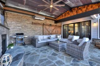 Luxe Escape - Modern Getaway Cabin with Mtn Views - Mineral Bluff - 3
