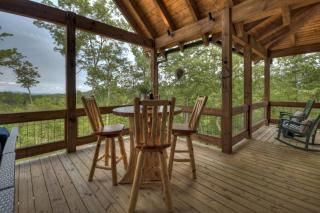 Stay Awhile - large luxury cabin less than 5 minutes from dwntown BR - Blue Ridge - 1
