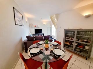 Coquette maison de ville calme avec patio - 3