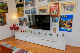 Art & Gallery Vacation Home - 6