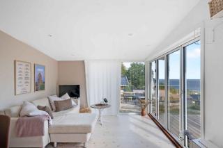 Beautifully Situated Summer House With Sea View - Allinge - 5