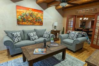 Enchanted Casita with Private Outdoor Hot Tub and Patio, Near Santa Fe Plaza, Sleeps 4 with free parking - Santa Fe - 0