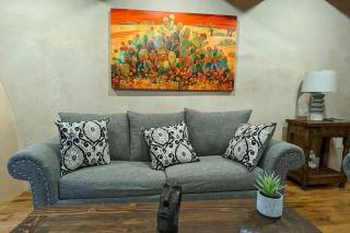 Enchanted Casita with Private Outdoor Hot Tub and Patio, Near Santa Fe Plaza, Sleeps 4 with free parking - Santa Fe - 4