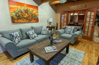 Enchanted Casita with Private Outdoor Hot Tub and Patio, Near Santa Fe Plaza, Sleeps 4 with free parking - Santa Fe - 2