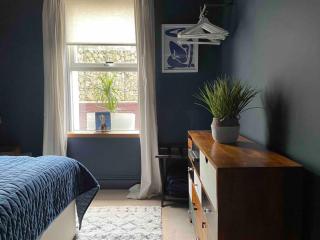 Stunning apartment by The Leas, West End - 2