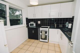 Luxe Spacious & Central 2Bed Luton Apartment - Free Parking - Free Wi-Fi - Near LTN Airport & L&D Hospital - Luton - 2