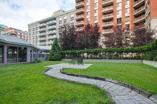 Beautiful APARTMENT - GORGEOUS VIEW of the city - 7 MINUTE WALK TO METRO - SELF CHECK IN - 8