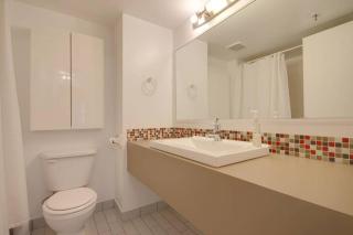 Beautiful APARTMENT - GORGEOUS VIEW of the city - 7 MINUTE WALK TO METRO - SELF CHECK IN - Montreal - 3