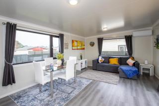 Affordable Modern Accommodation - Westport - 0