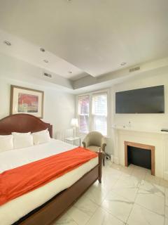 Large DUPLEX Apt 2Bdrm 1Den-Metro - Washington - 2