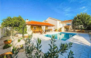 Lovely Home In Pridraga - 9