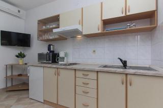 Apartments with a parking space Makarska - 21270 - 3