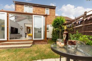 iStay Here Ltd - 1 Bed House with Wifi and Parking - An African Adventure - 5