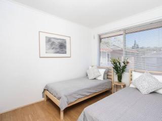 BOT01 - Balmoral Light and Airy Beach Apartment - 5