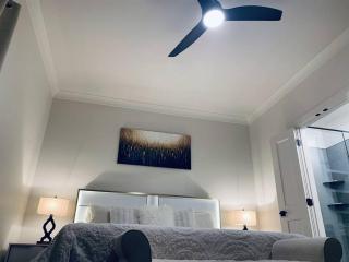 Luxury Bliss, Close to Major Attractions w/Game Room & Gas Grill - Pigeon Forge - 2