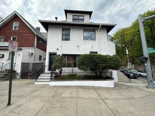 Sleek 1 Bedroom Apartment Plus Balcony 30 Mins to NYC - 3